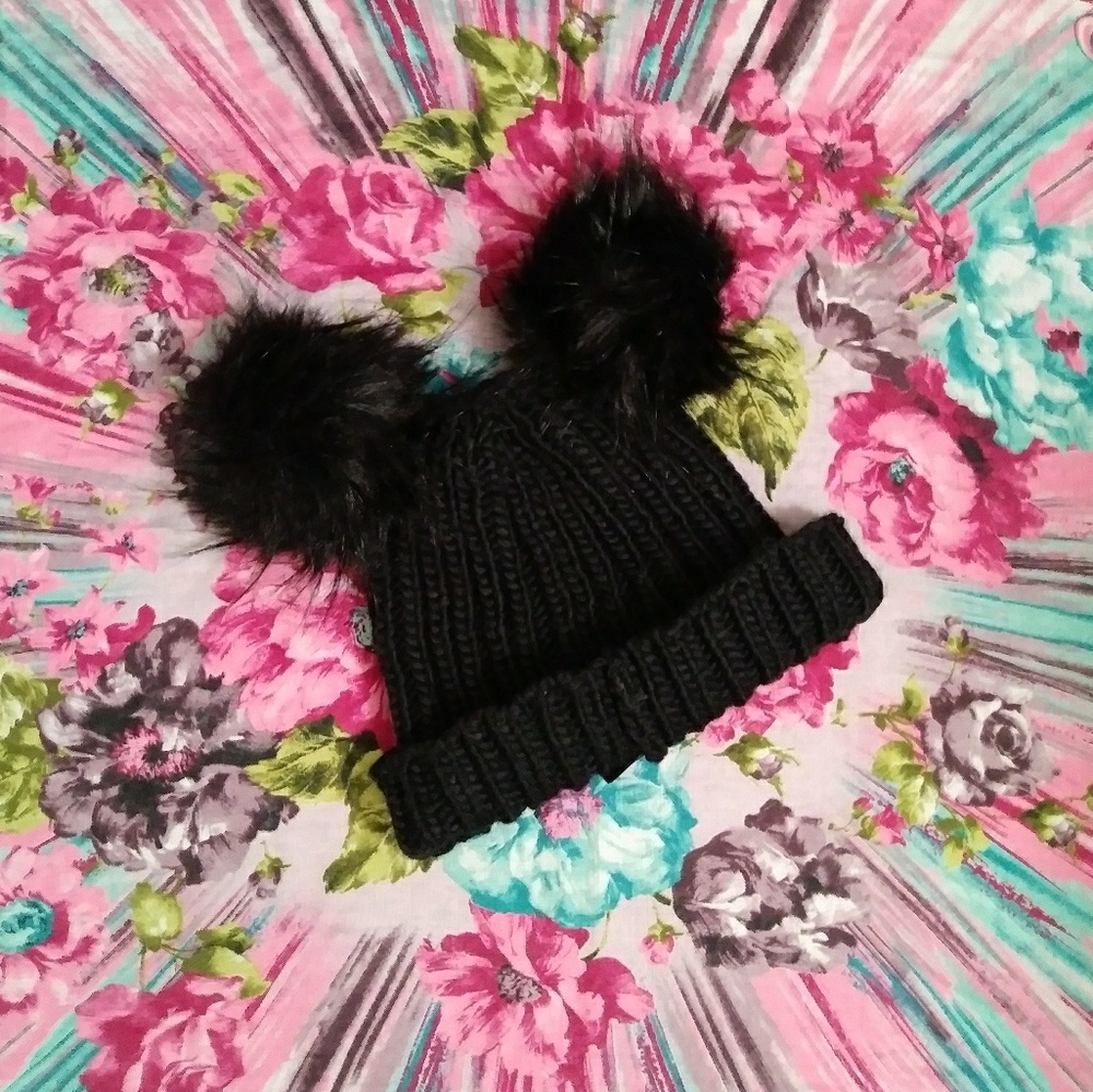 Knitted Pom-Pom Hat!